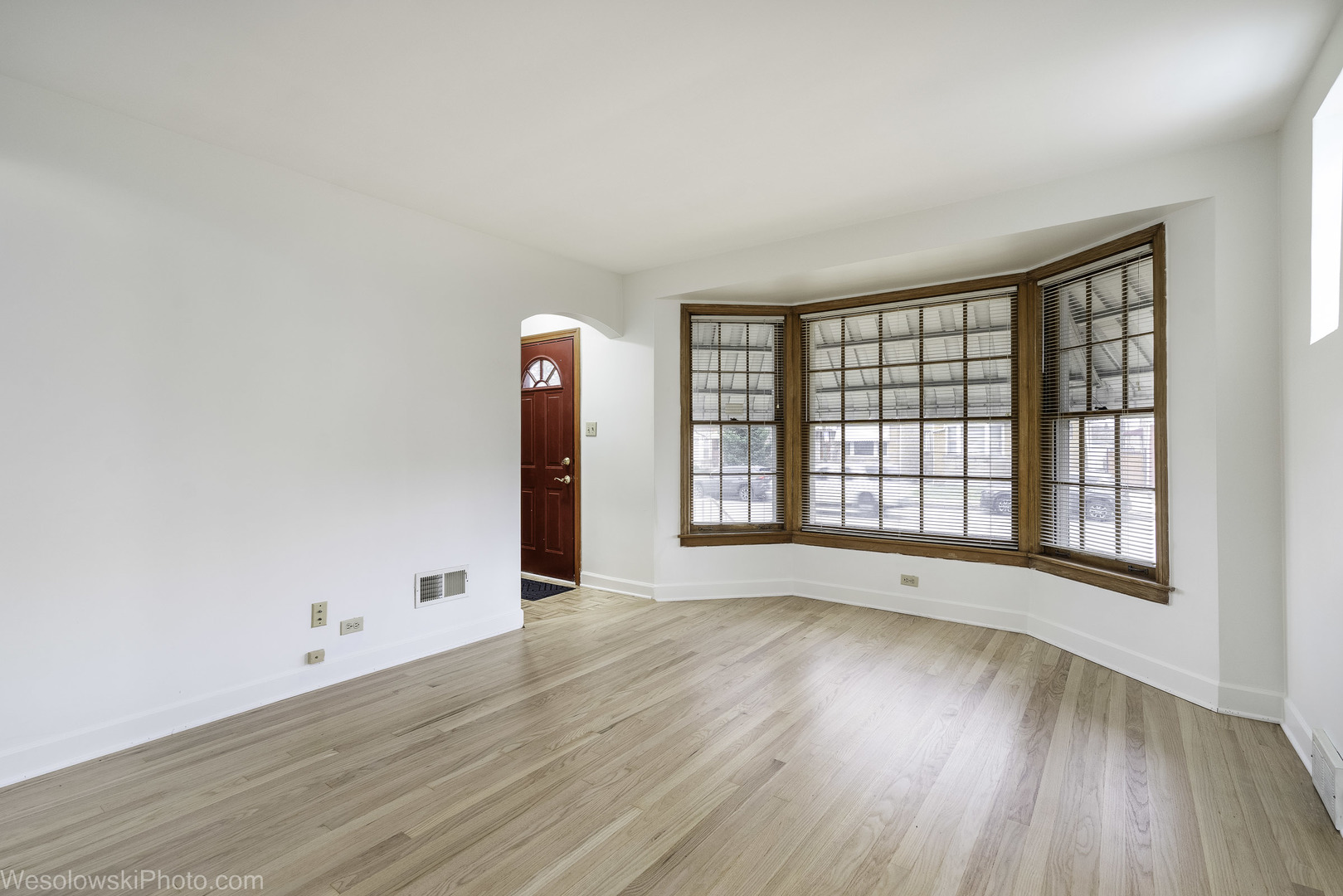 5944 W Foster Avenue, Chicago, IL 60630