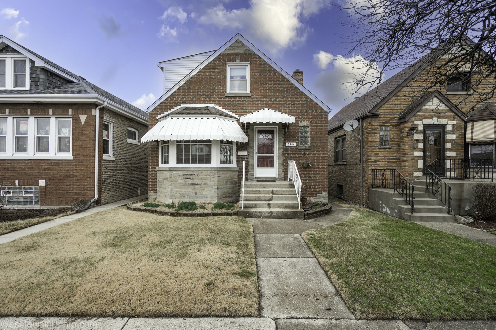 5944 W Foster Avenue, Chicago, IL 60630