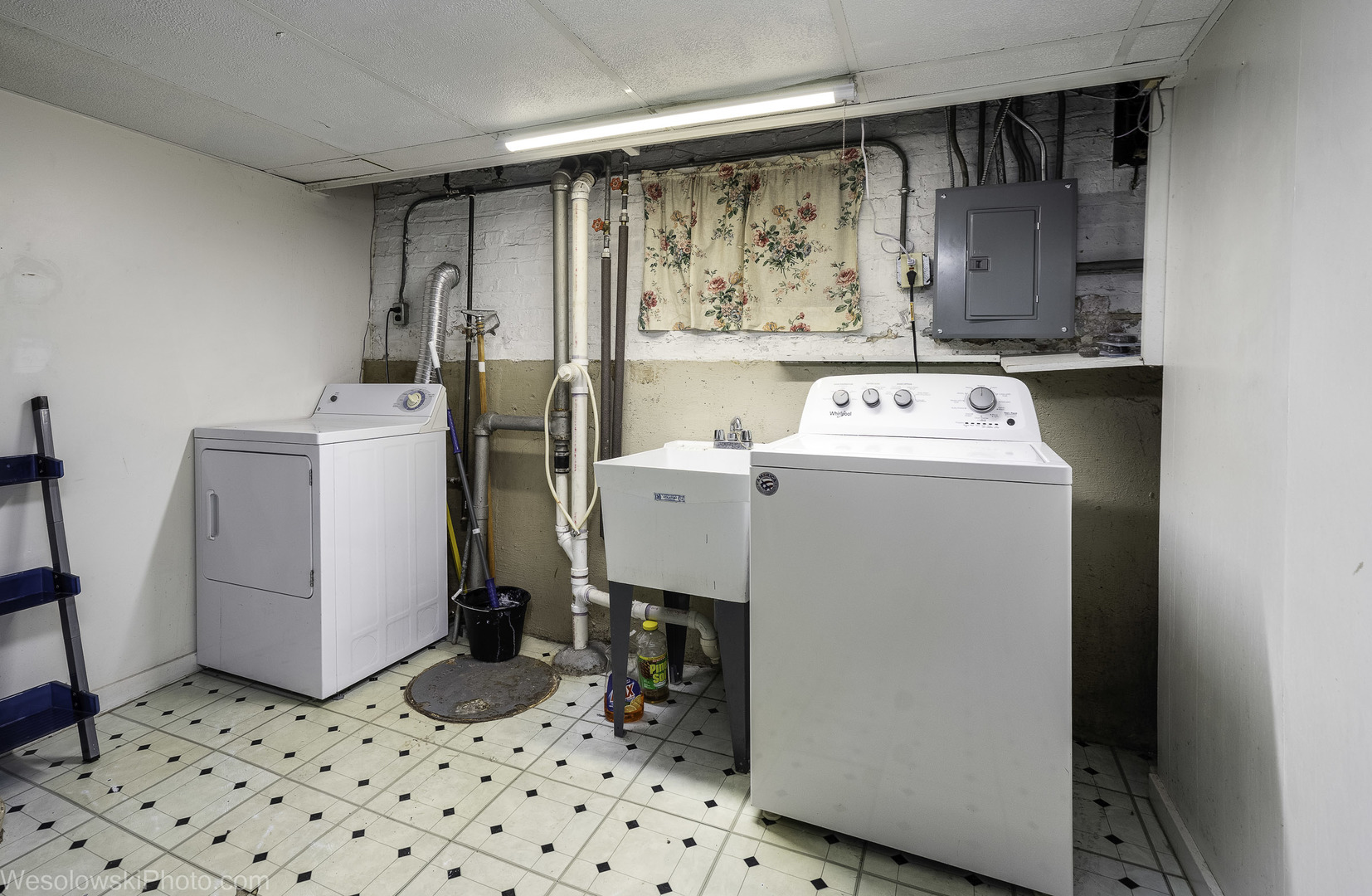 5944 W Foster Avenue, Chicago, IL 60630