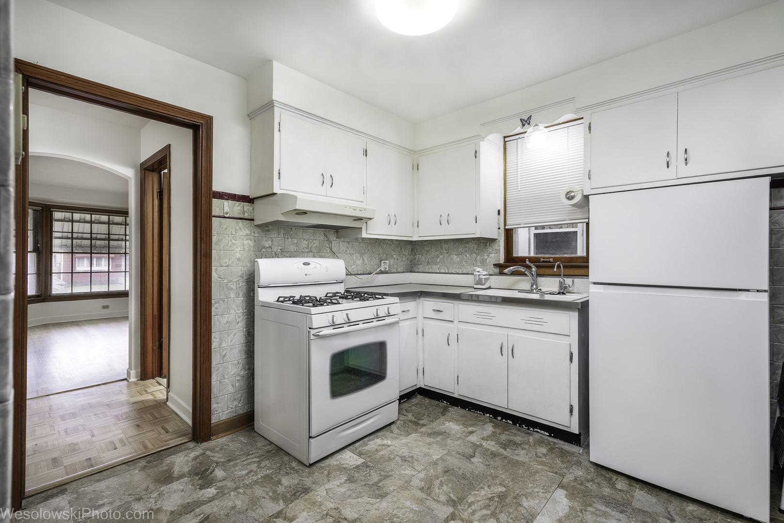 5944 W Foster Avenue, Chicago, IL 60630