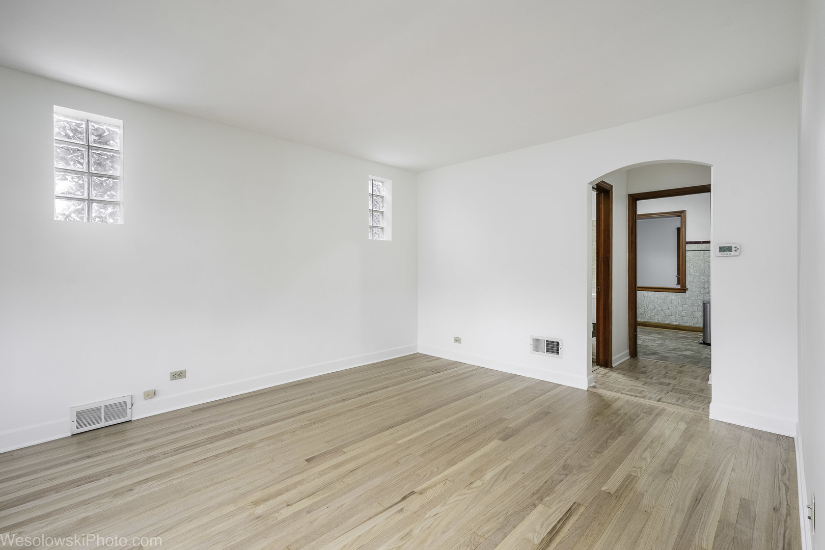 5944 W Foster Avenue, Chicago, IL 60630