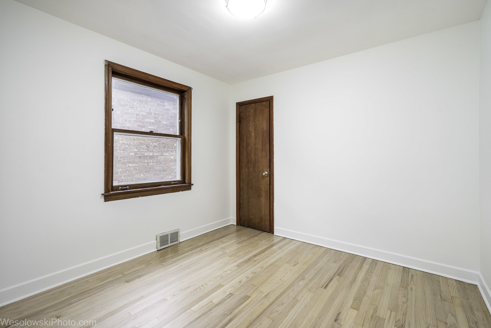 5944 W Foster Avenue, Chicago, IL 60630