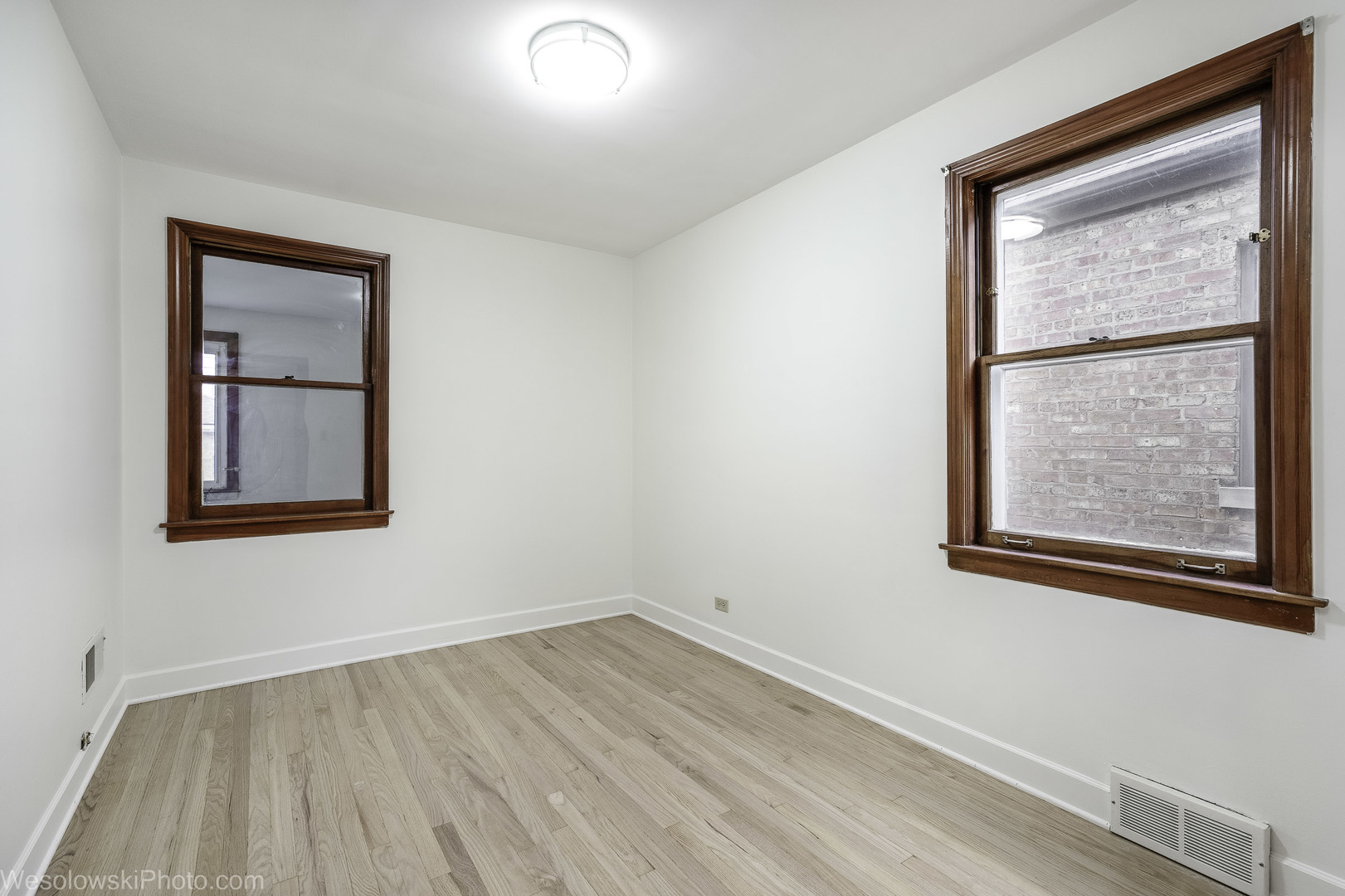 5944 W Foster Avenue, Chicago, IL 60630