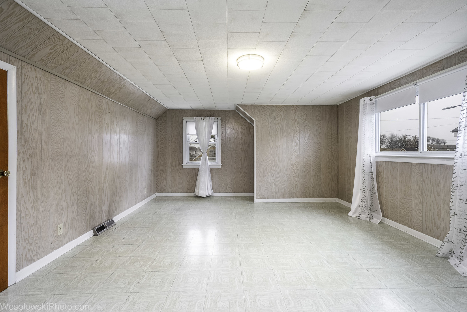 5944 W Foster Avenue, Chicago, IL 60630