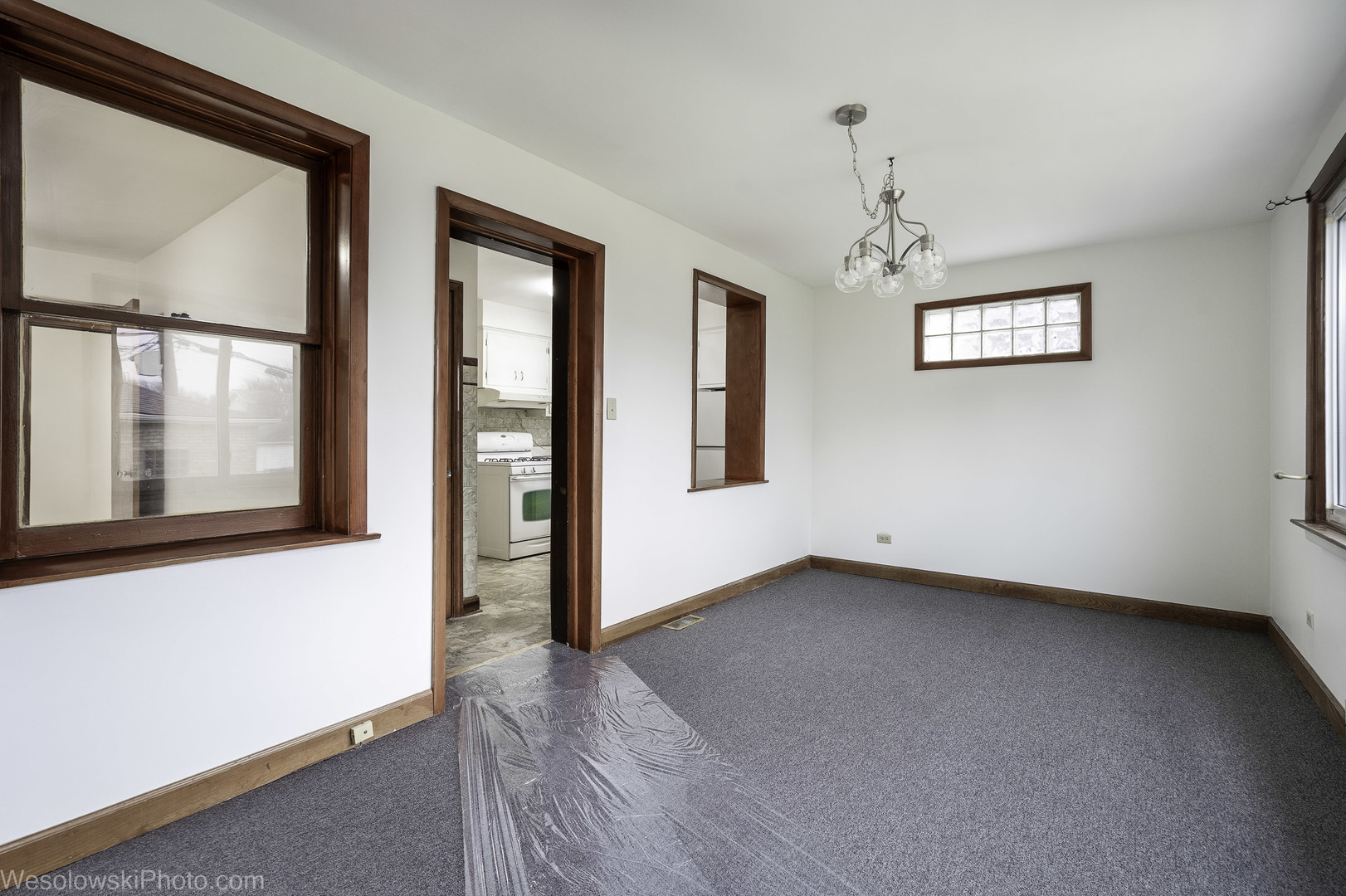 5944 W Foster Avenue, Chicago, IL 60630