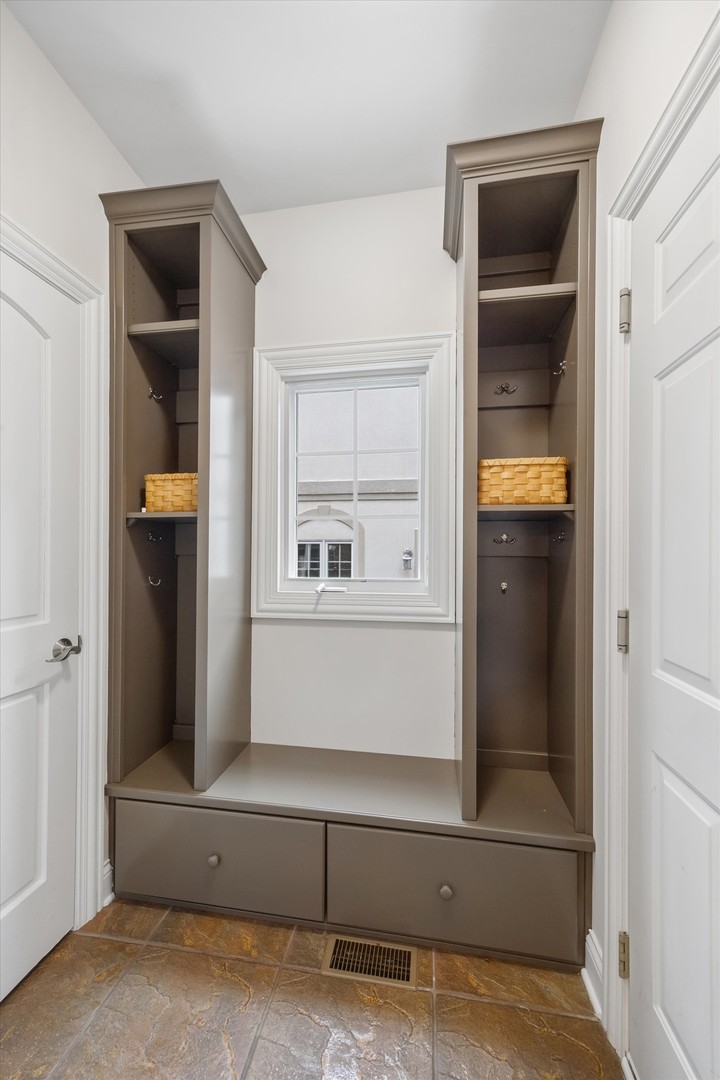 4146 Garden Avenue, Western Springs, IL 60558