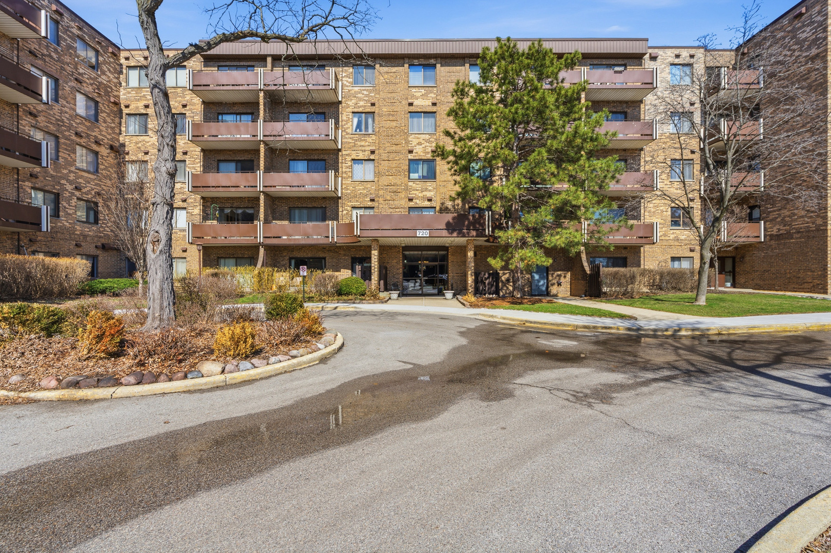 720 Wellington Avenue #405, Elk Grove Village, IL 60007