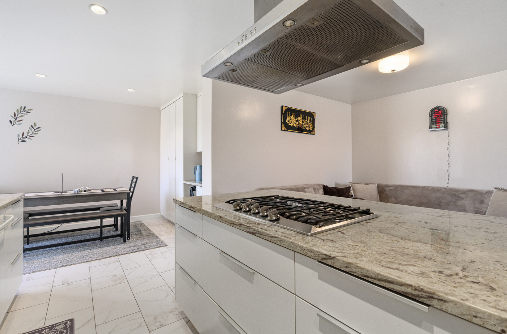 720 Wellington Avenue #405, Elk Grove Village, IL 60007