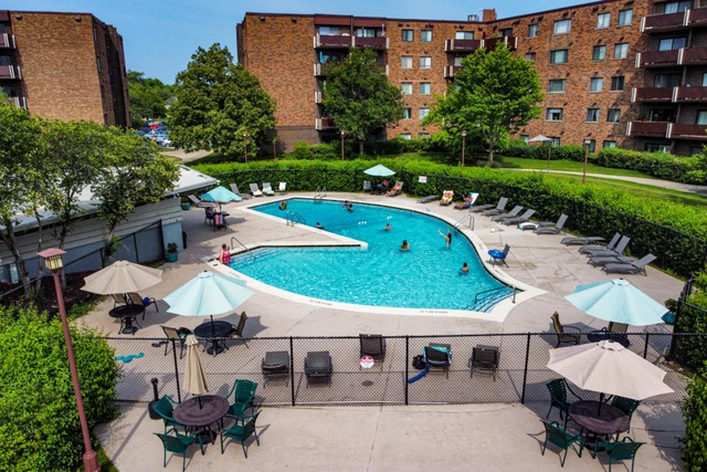 720 Wellington Avenue #405, Elk Grove Village, IL 60007