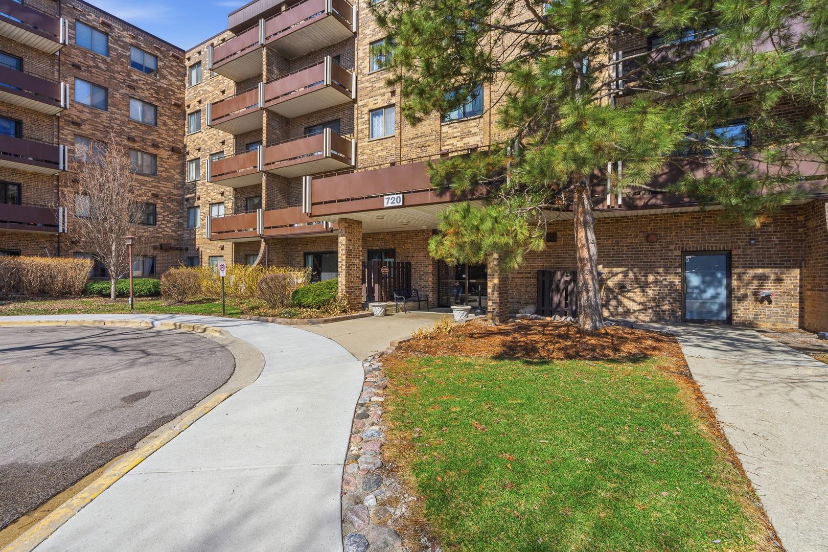 720 Wellington Avenue #405, Elk Grove Village, IL 60007