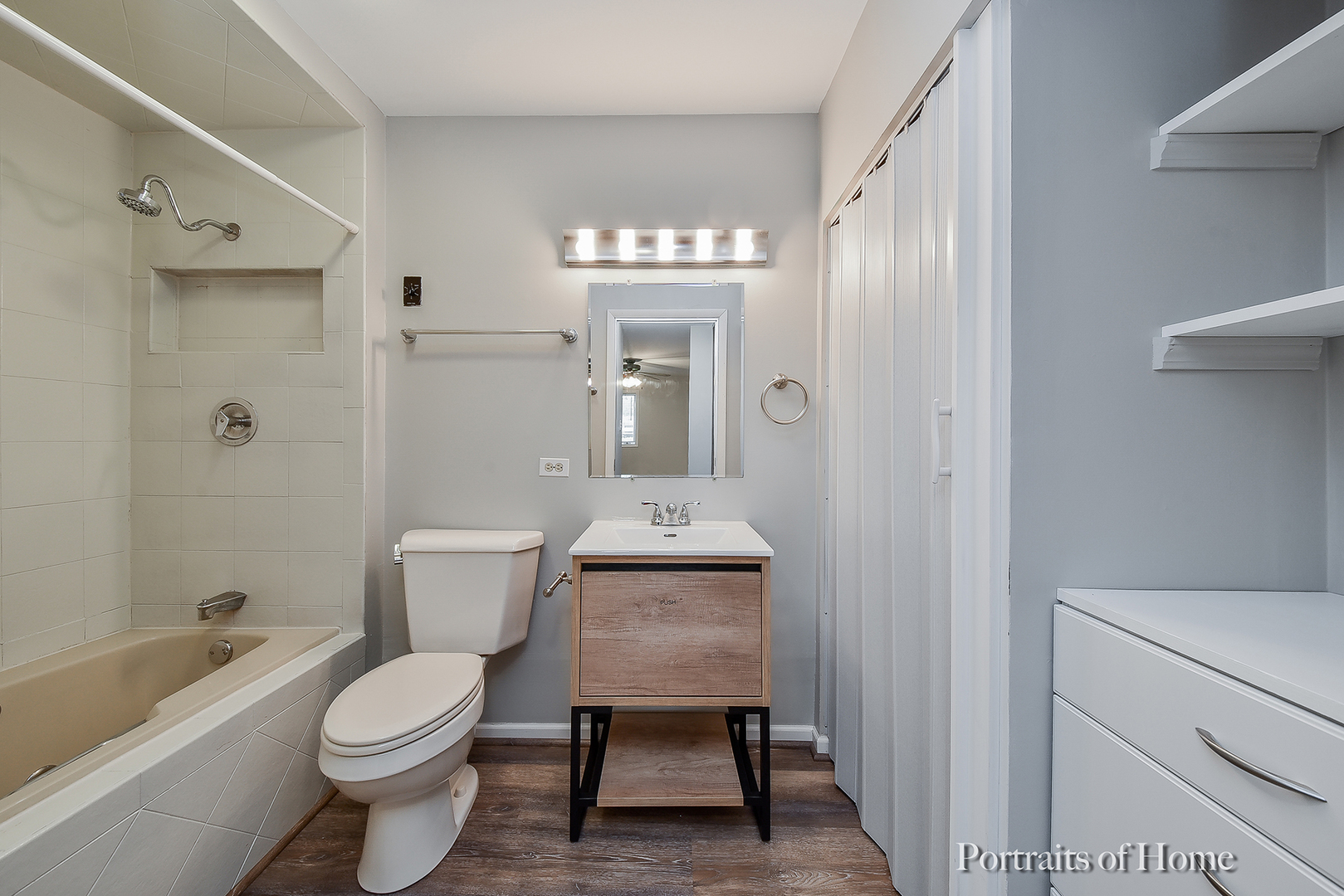 1462 Stonebridge Circle #F4, Wheaton, IL 60189