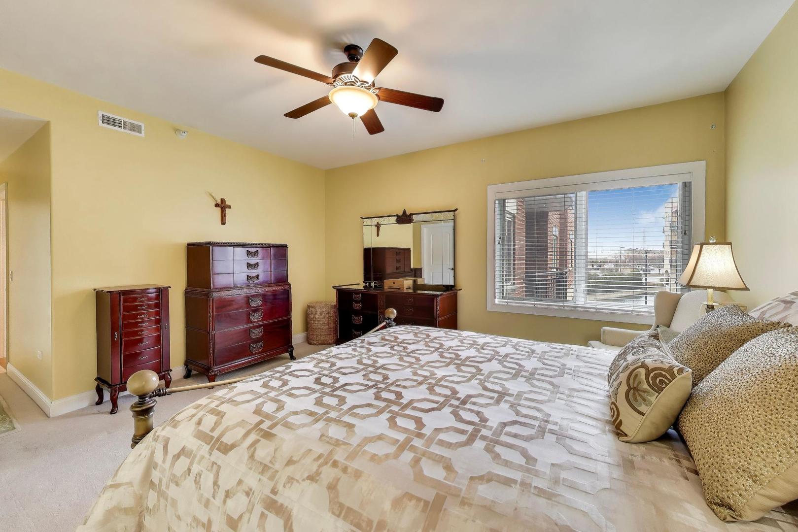 1200 N Foxdale Drive #100, Addison, IL 60101