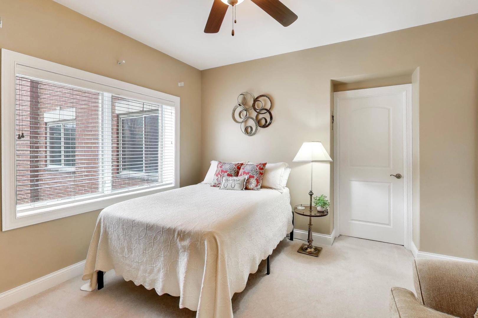 1200 N Foxdale Drive #100, Addison, IL 60101