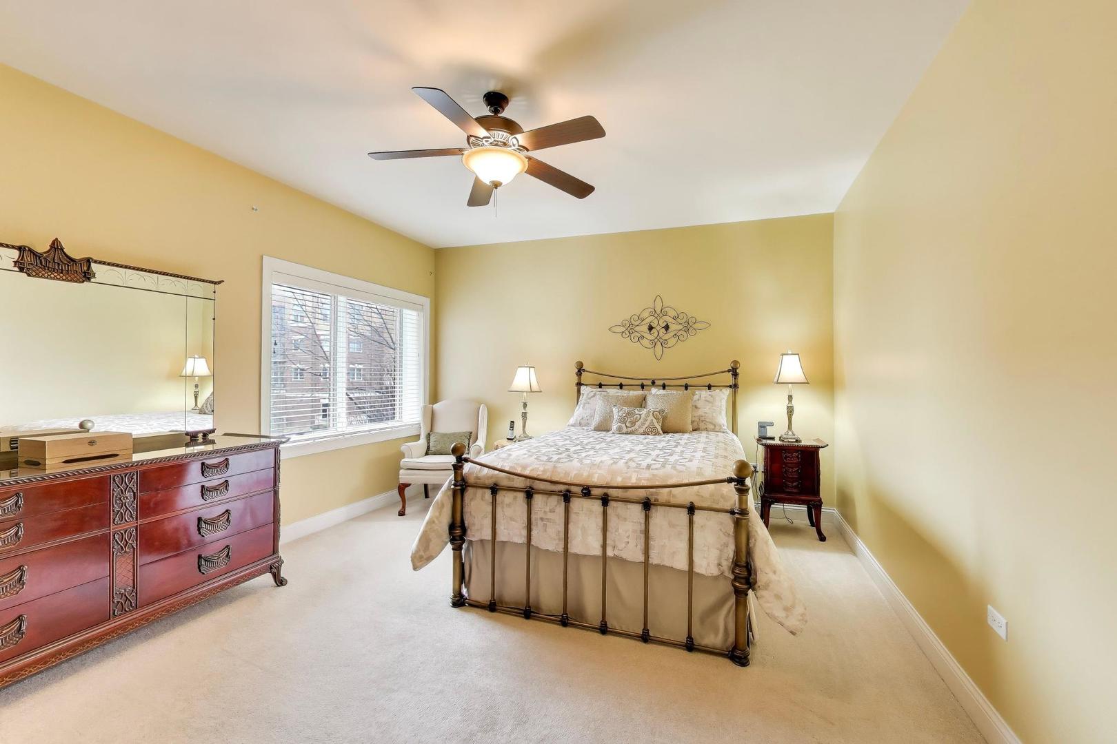 1200 N Foxdale Drive #100, Addison, IL 60101