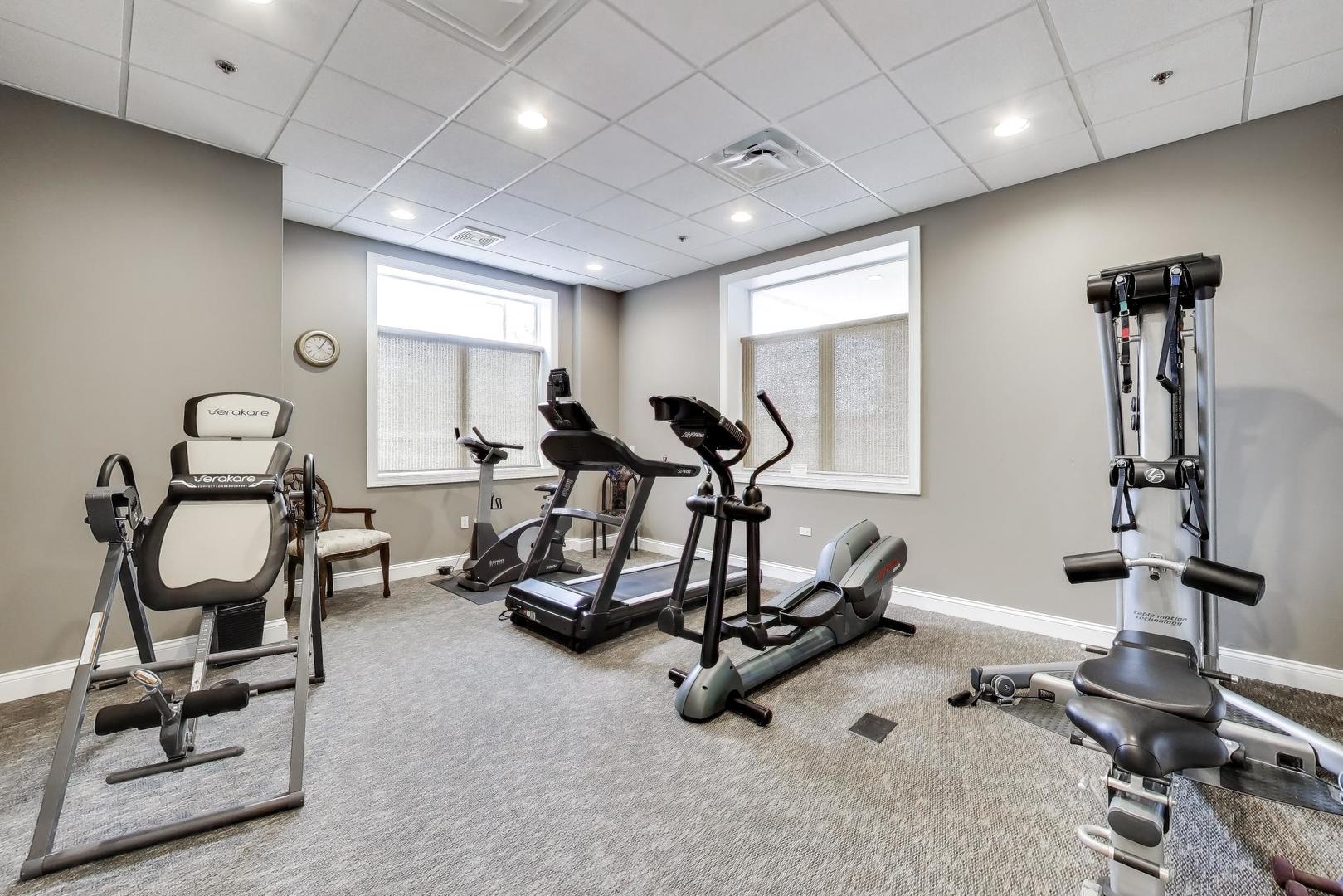 1200 N Foxdale Drive #100, Addison, IL 60101