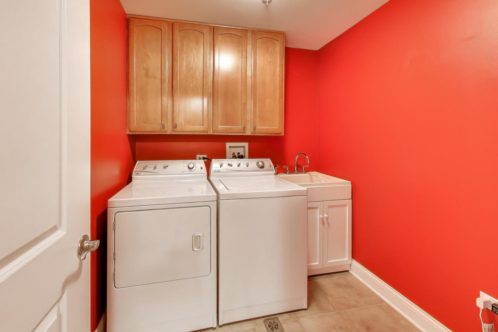 1200 N Foxdale Drive #100, Addison, IL 60101