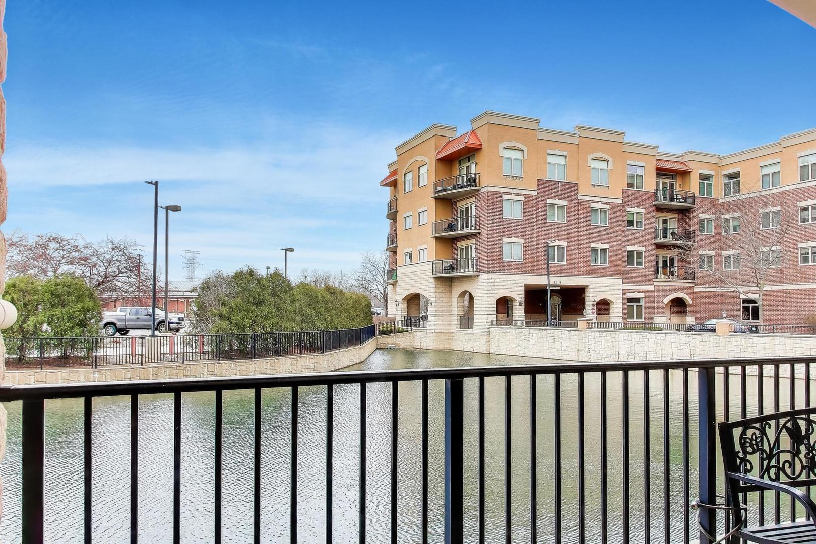 1200 N Foxdale Drive #100, Addison, IL 60101