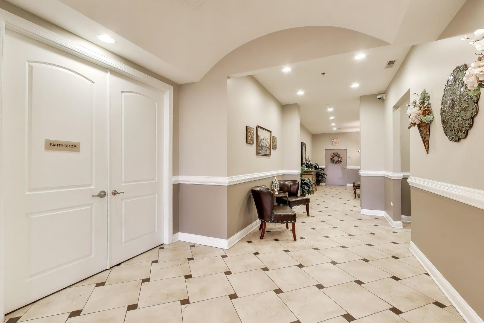 1200 N Foxdale Drive #100, Addison, IL 60101