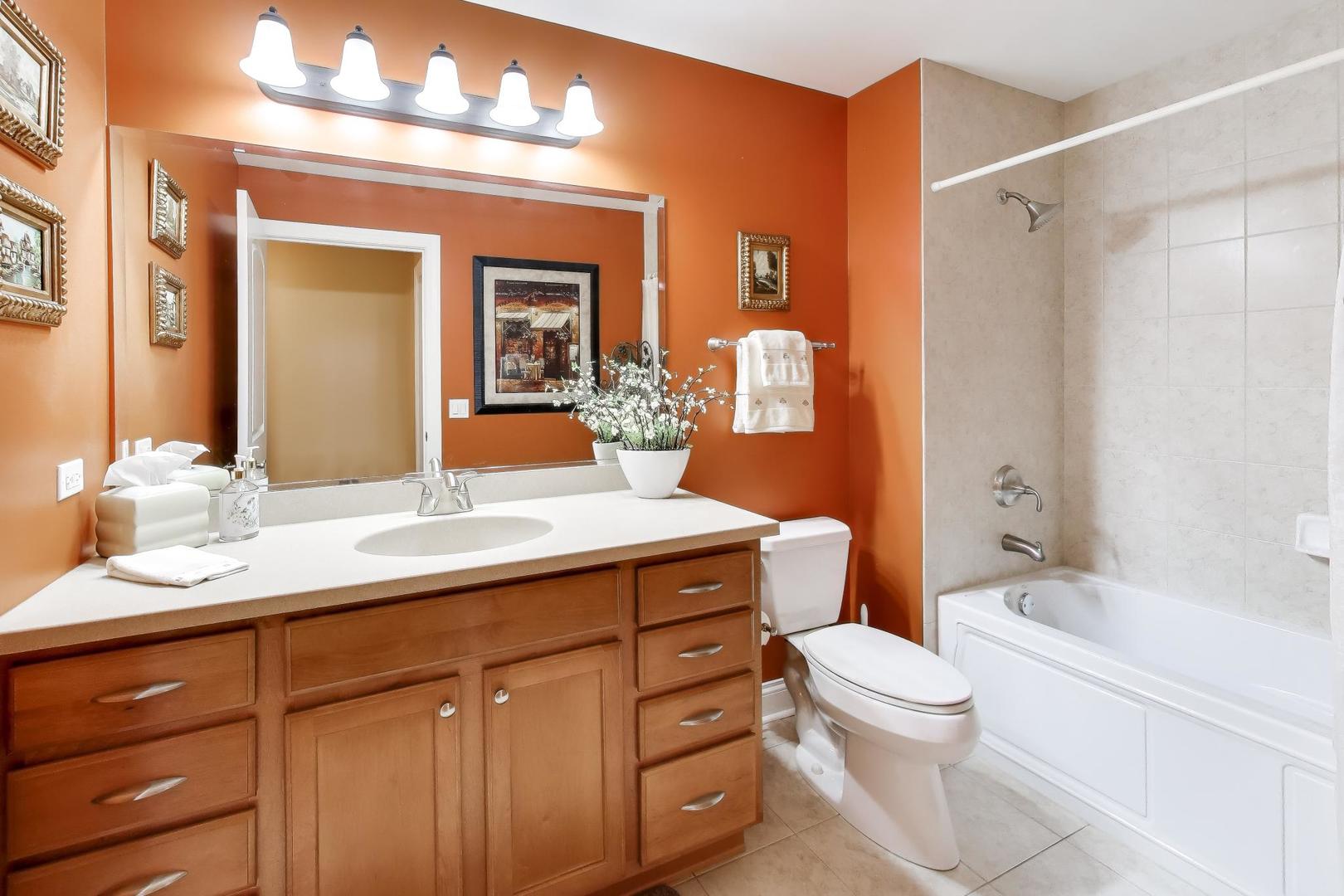 1200 N Foxdale Drive #100, Addison, IL 60101