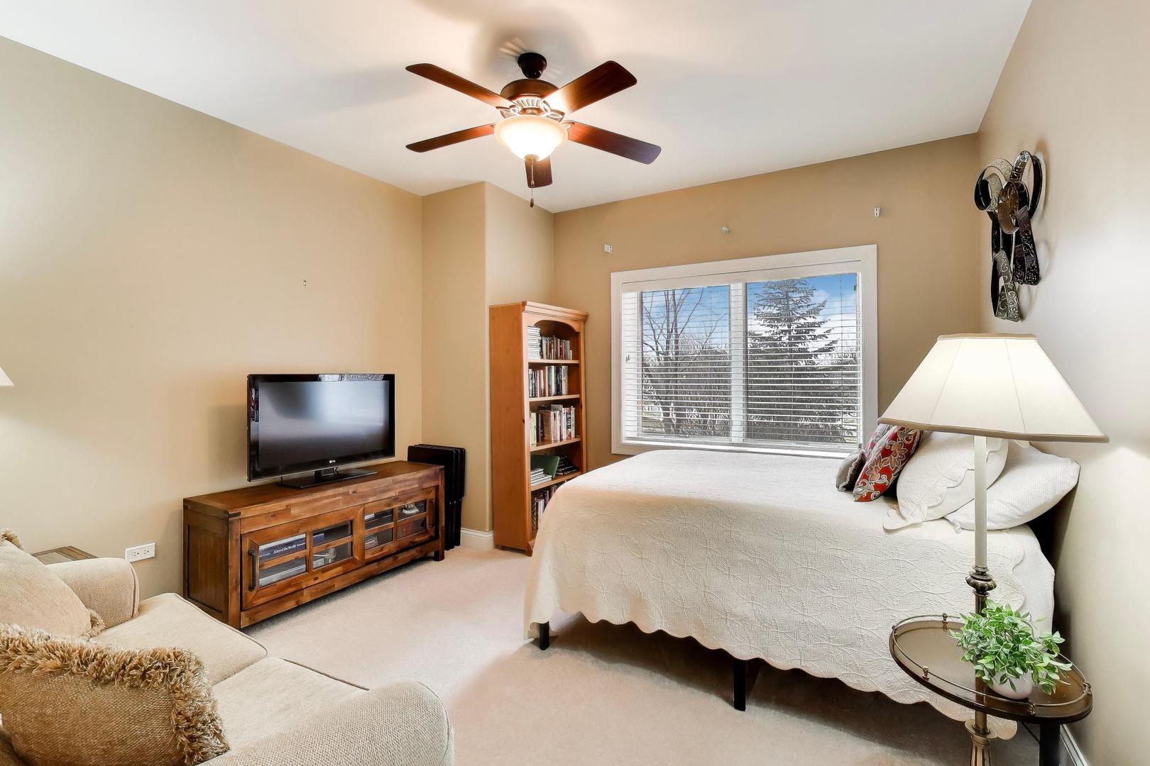 1200 N Foxdale Drive #100, Addison, IL 60101