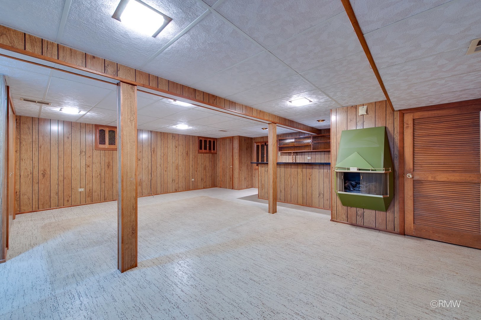 910 S Robert Drive, Mount Prospect, IL 60056