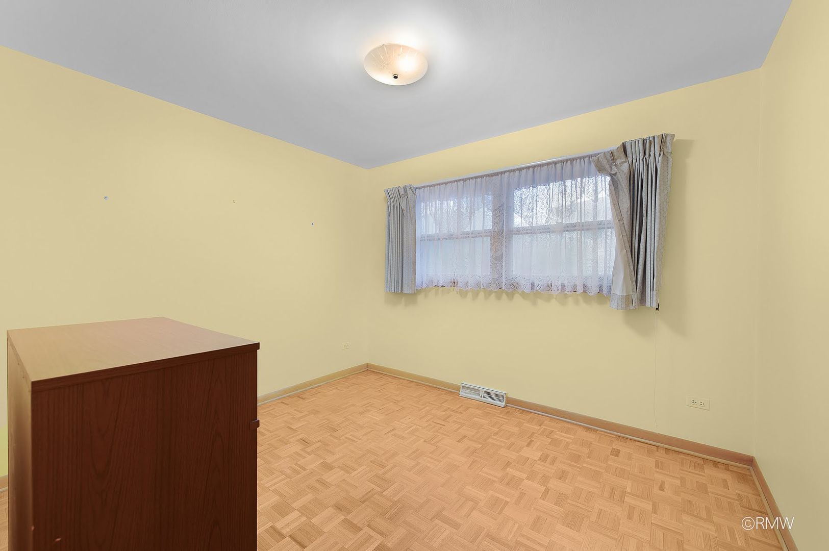 910 S Robert Drive, Mount Prospect, IL 60056