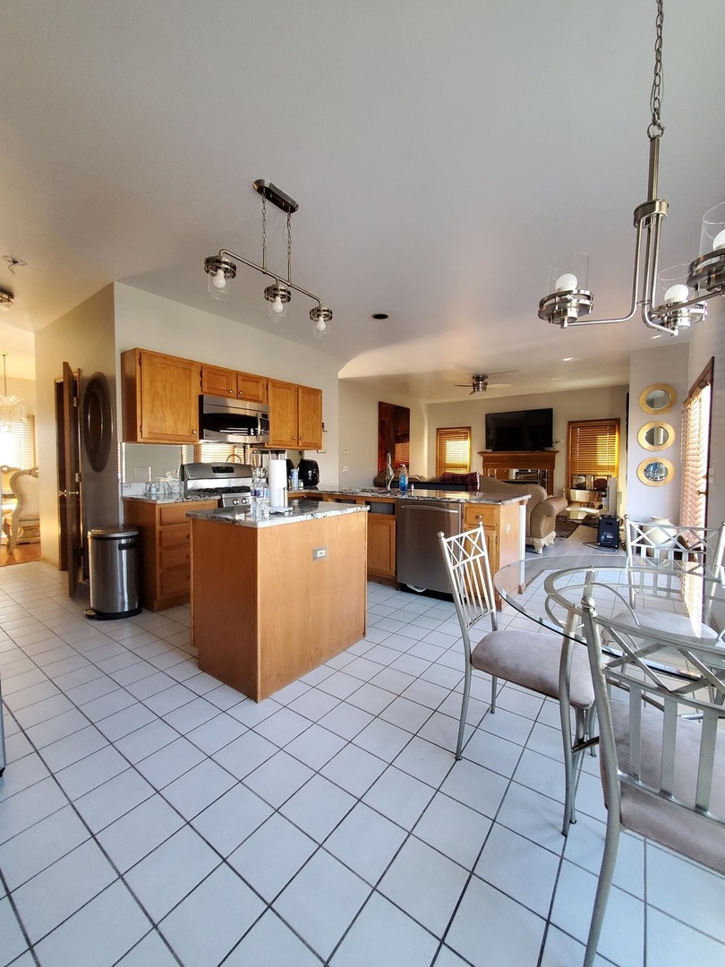 5620 Feathercreek Road, Matteson, IL 60443