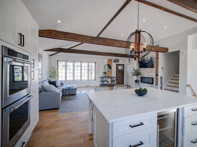 9133 S Meade Avenue, Oak Lawn, IL 60453