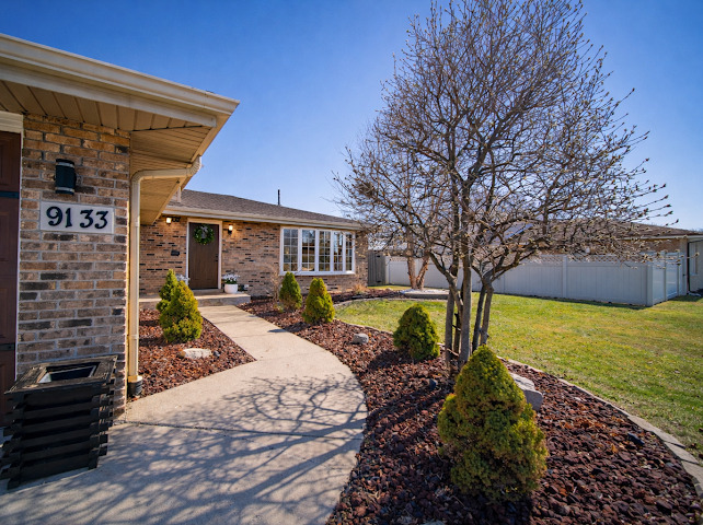 9133 S Meade Avenue, Oak Lawn, IL 60453