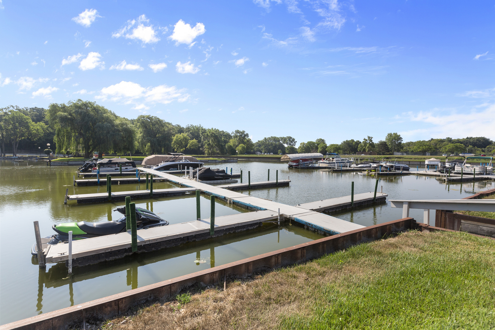 49 Oak Hill Colony #12, Fox Lake, IL 60020