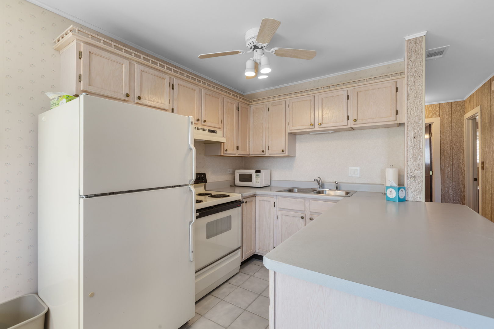 49 Oak Hill Colony #12, Fox Lake, IL 60020