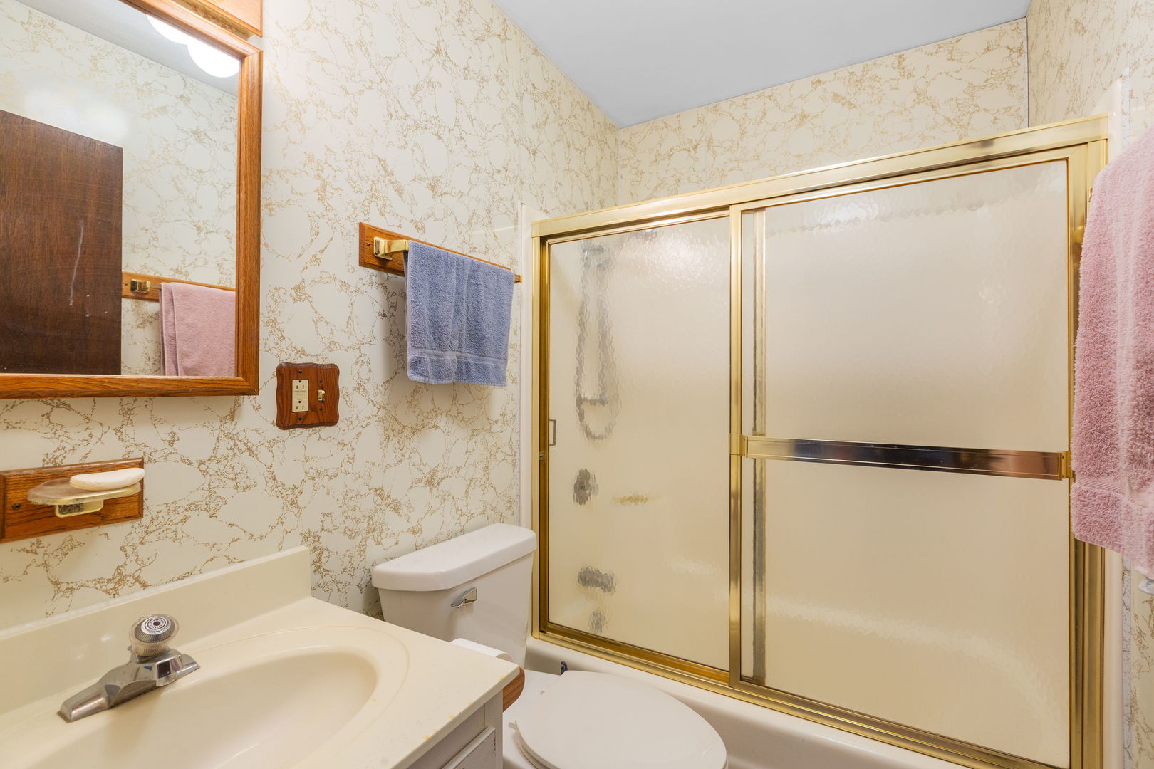 49 Oak Hill Colony #12, Fox Lake, IL 60020