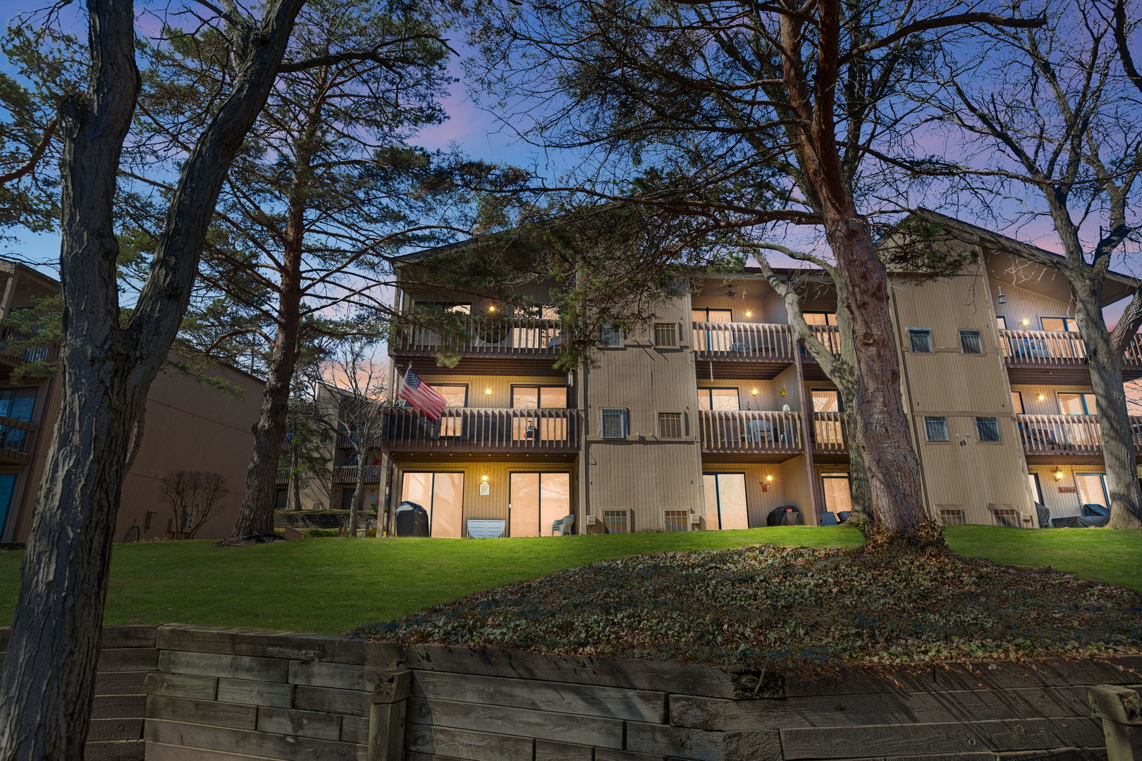 49 Oak Hill Colony #12, Fox Lake, IL 60020