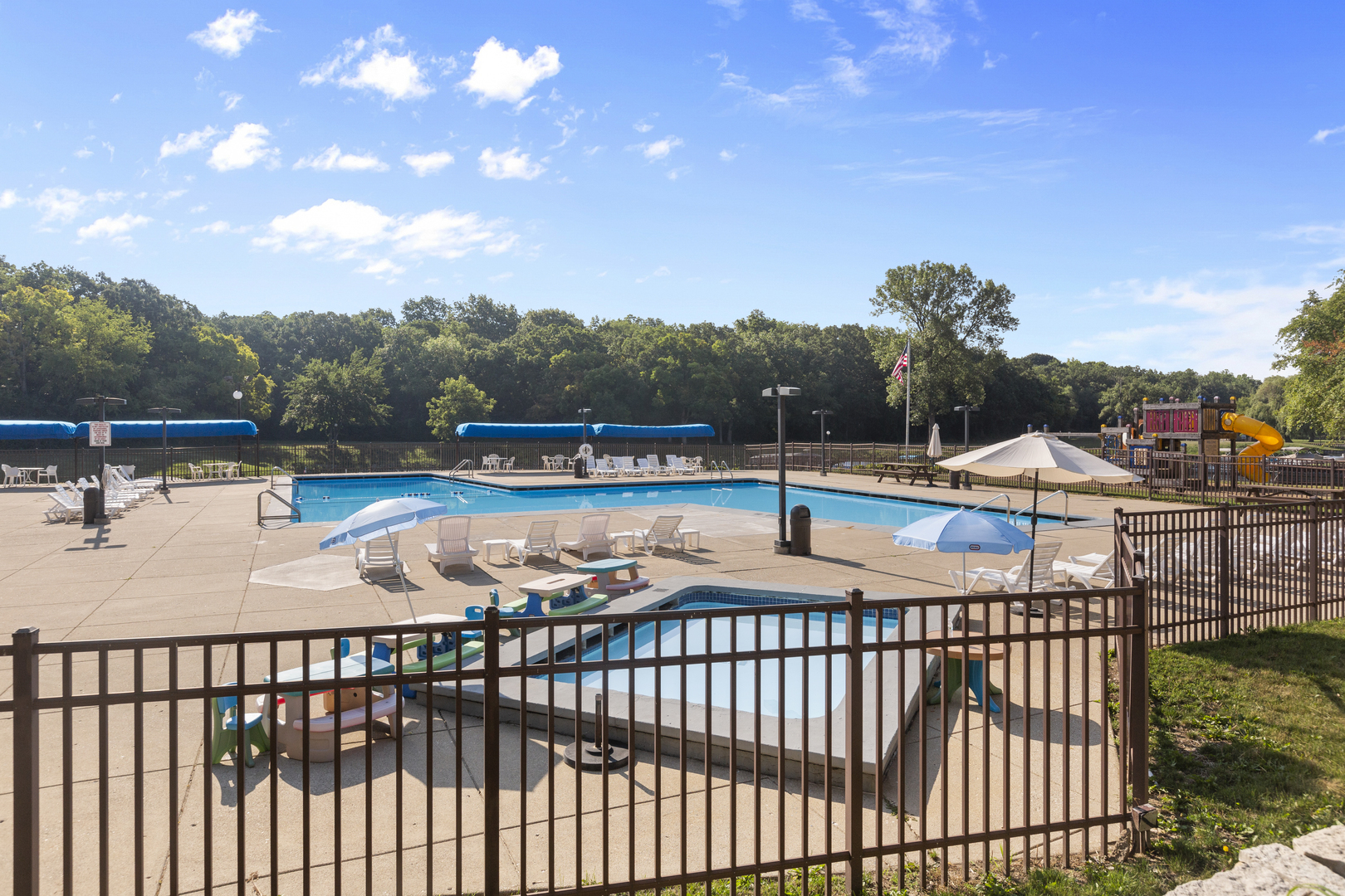 49 Oak Hill Colony #12, Fox Lake, IL 60020