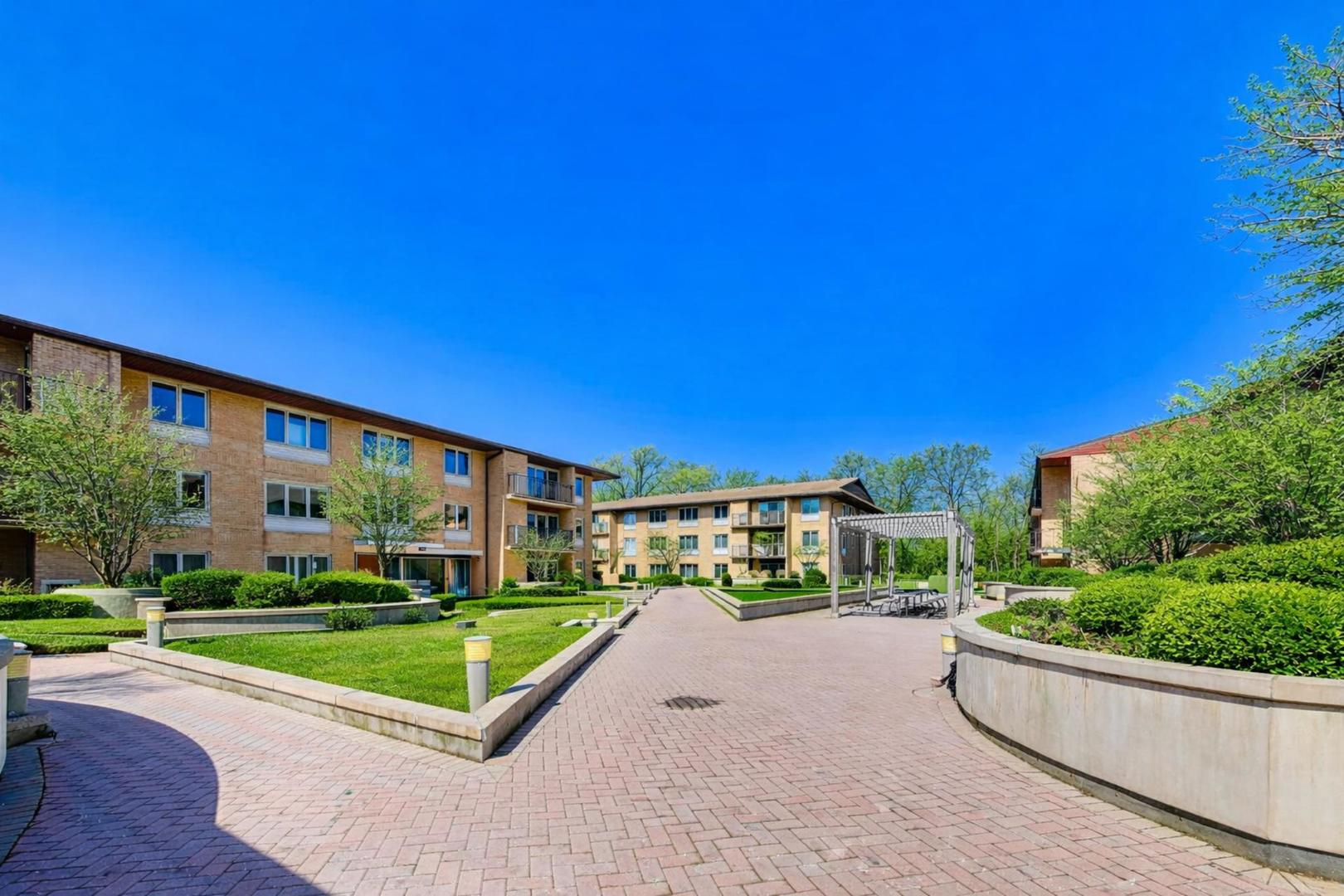 2460 W Talcott Road #219, Park Ridge, IL 60068