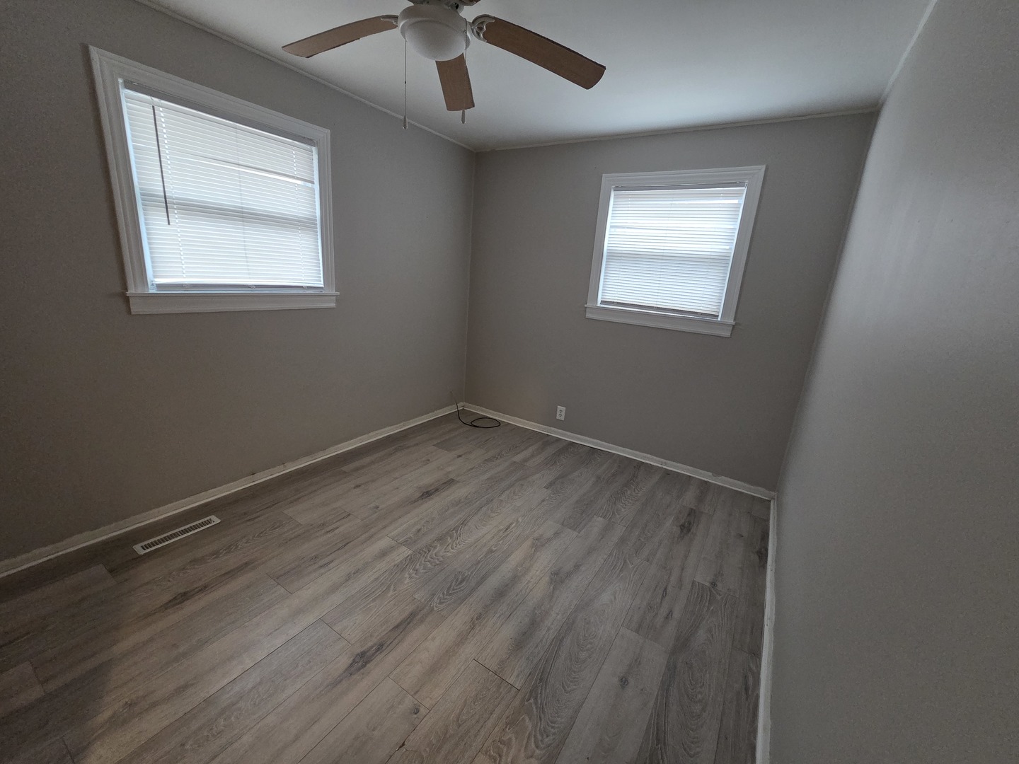 28 Hickory Drive, Carpentersville, IL 60110