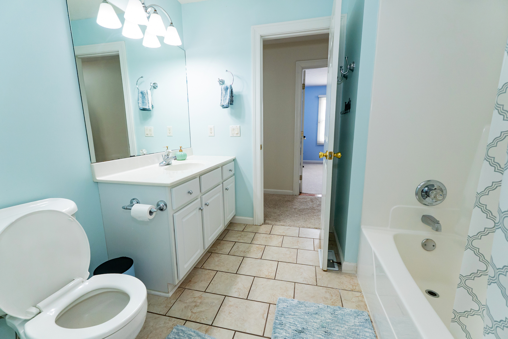 15 Greythorne Circle, Bloomington, IL 61704