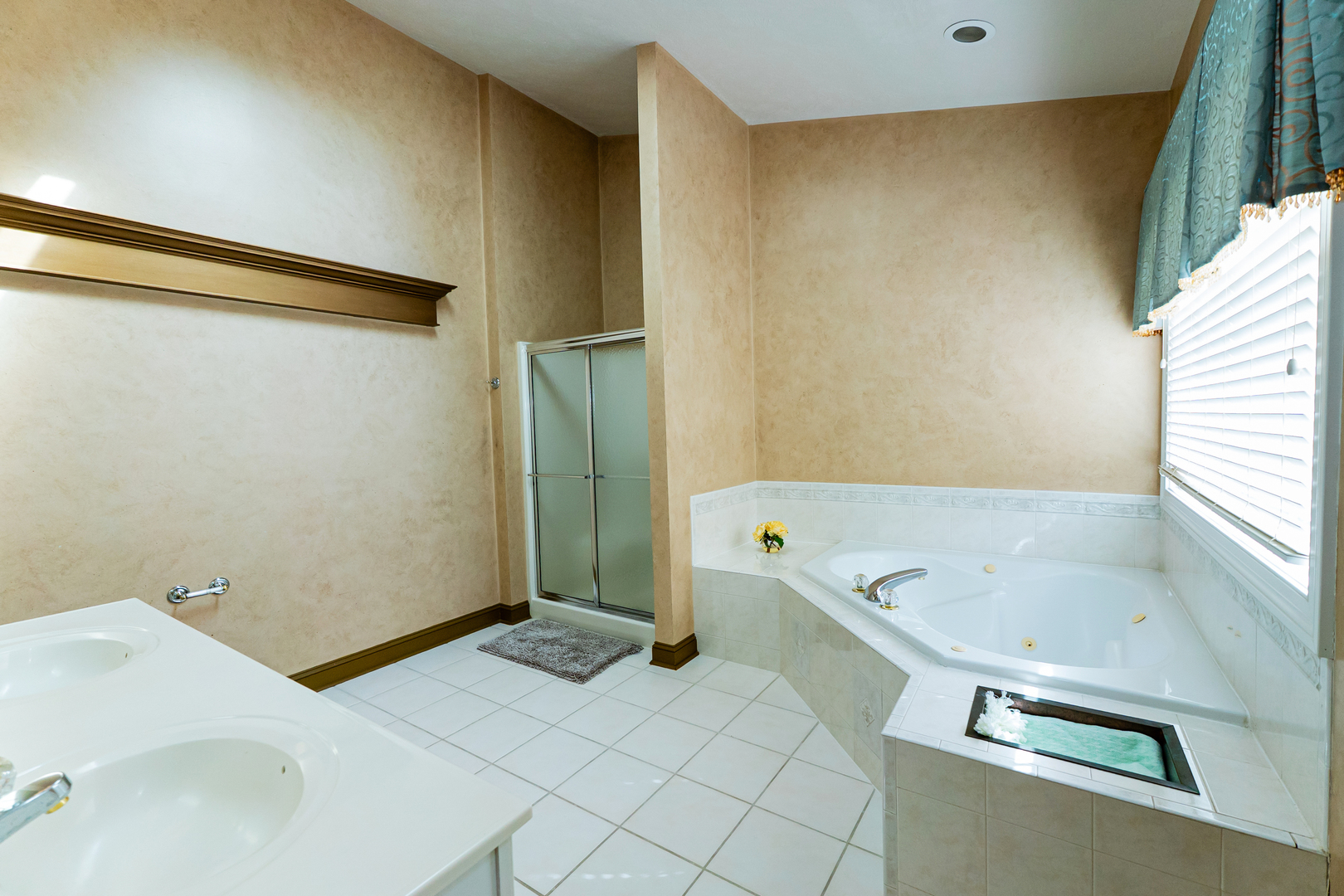 15 Greythorne Circle, Bloomington, IL 61704