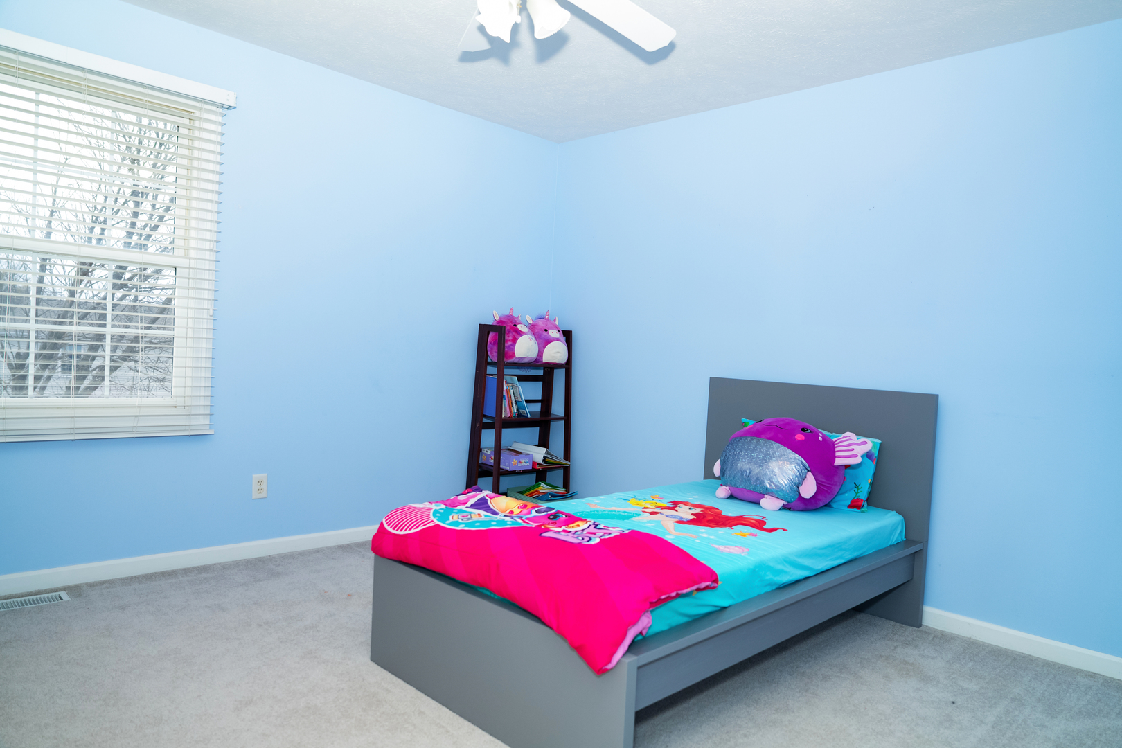 15 Greythorne Circle, Bloomington, IL 61704