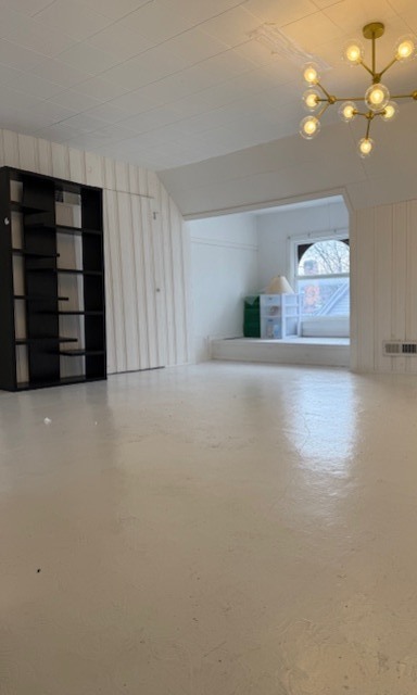 1105 1/2 N Clinton Boulevard #1, Bloomington, IL 61701