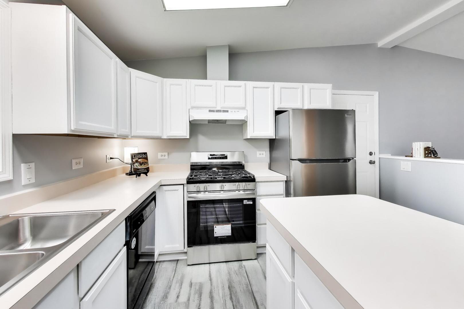 910 Shetland Court, Grayslake, IL 60030