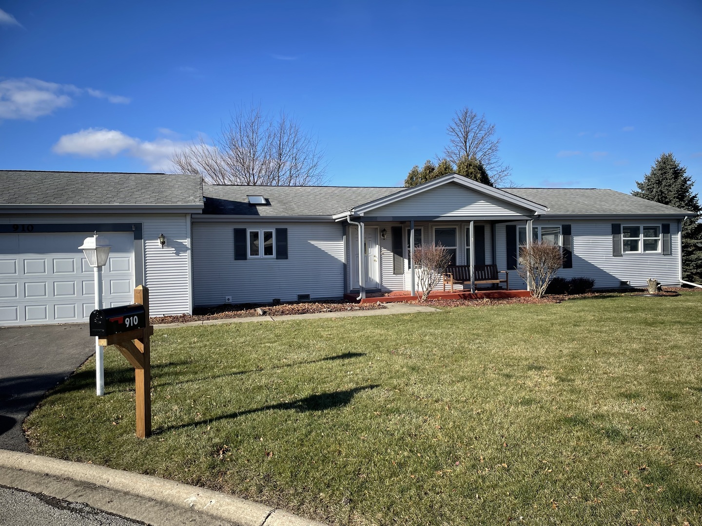 910 Shetland Court, Grayslake, IL 60030