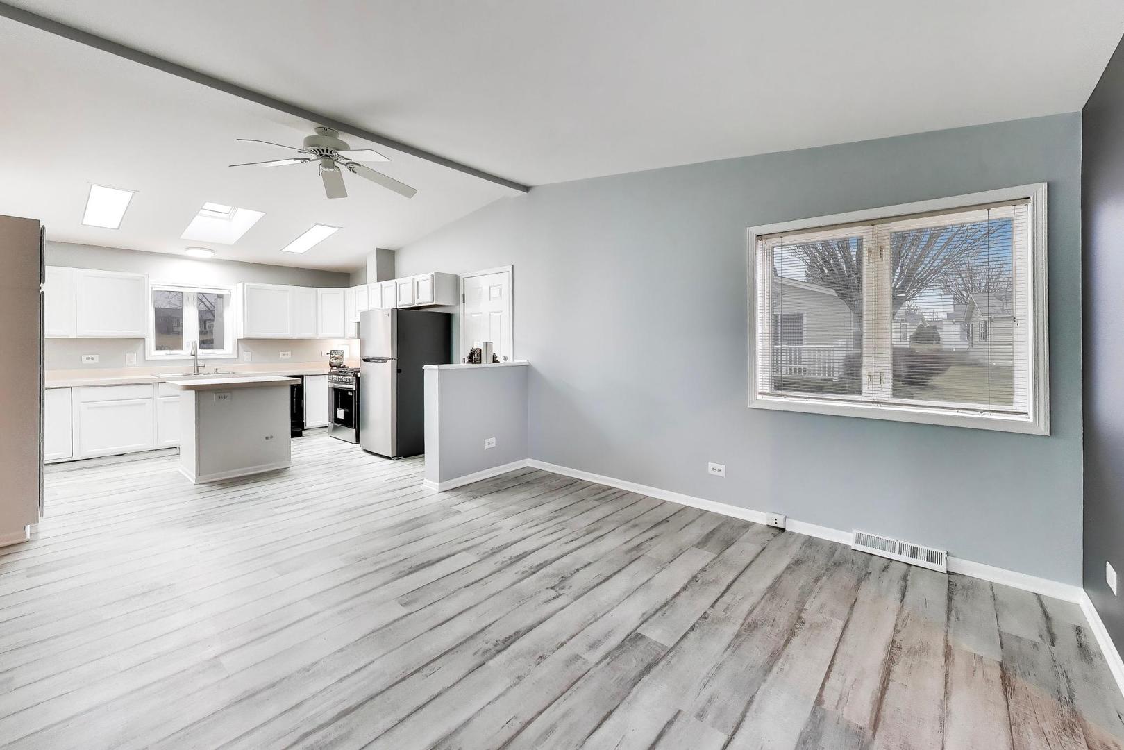 910 Shetland Court, Grayslake, IL 60030