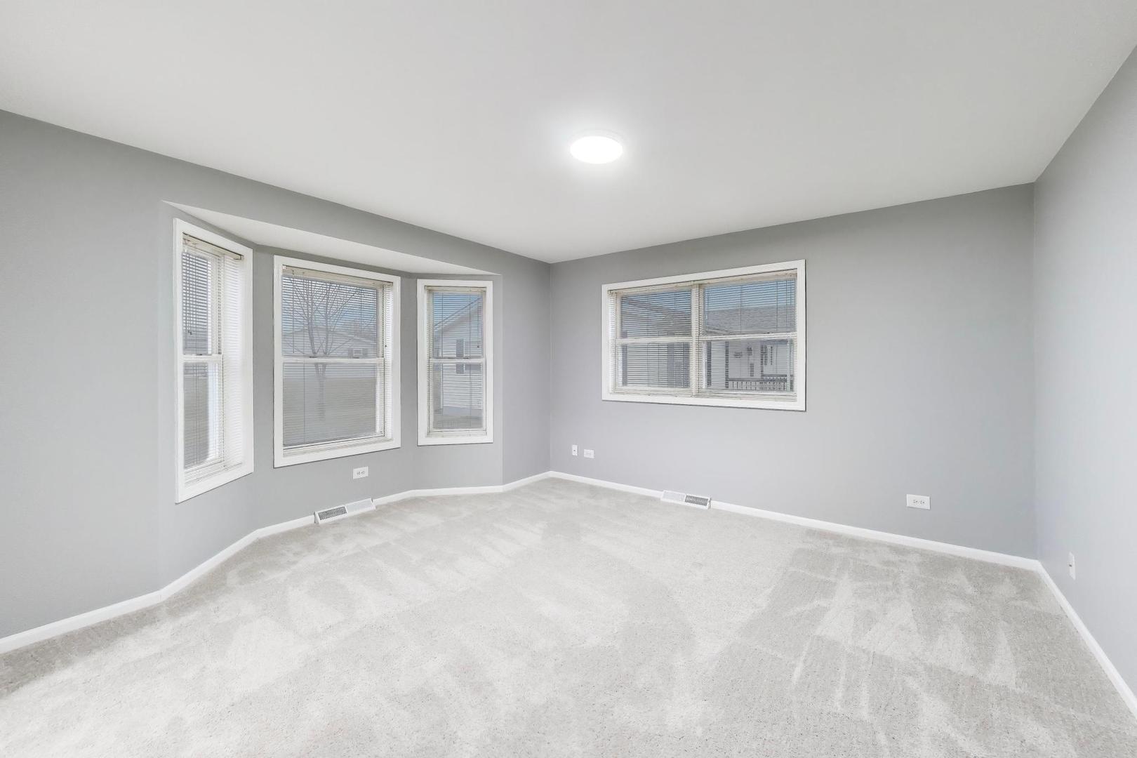 910 Shetland Court, Grayslake, IL 60030