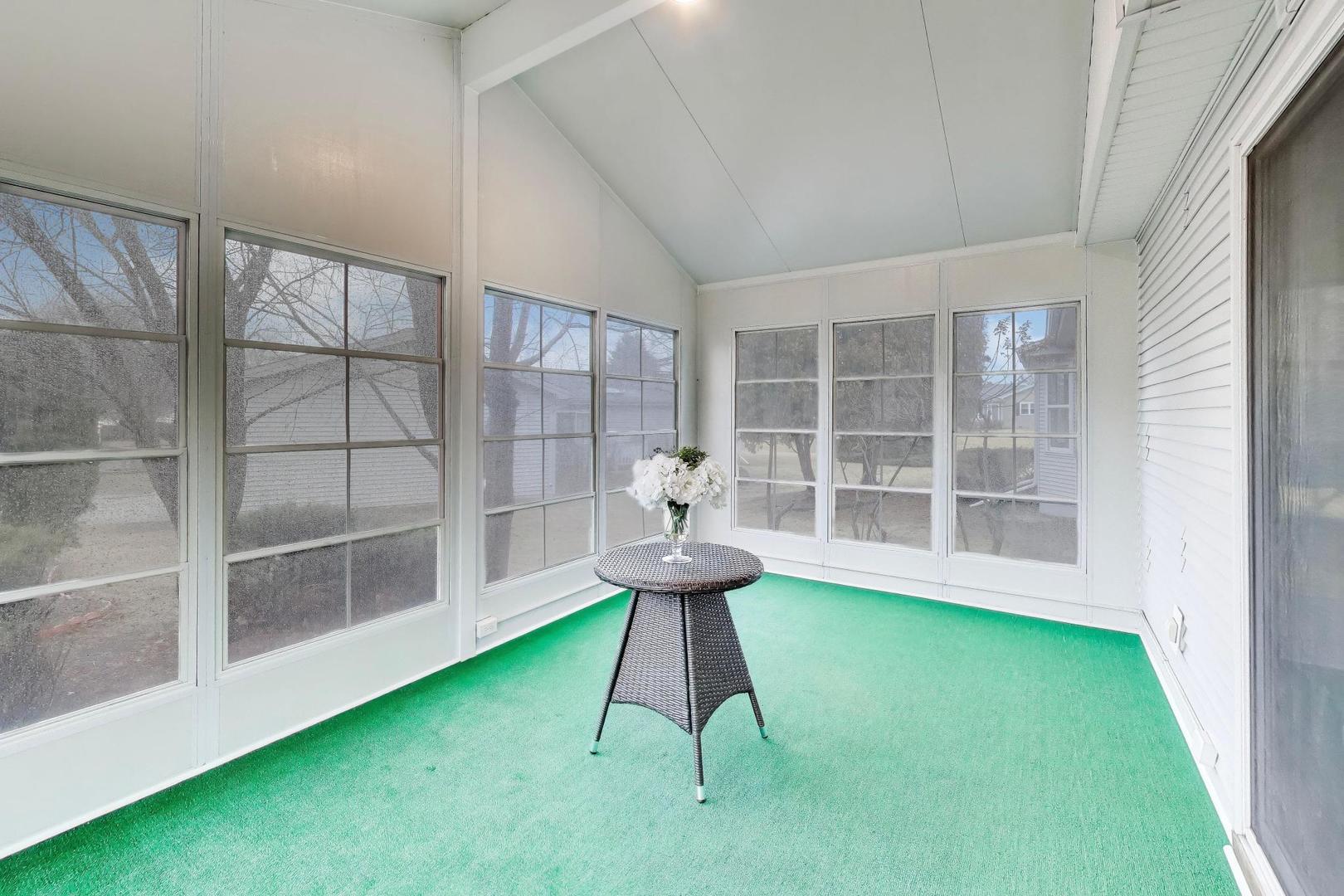 910 Shetland Court, Grayslake, IL 60030