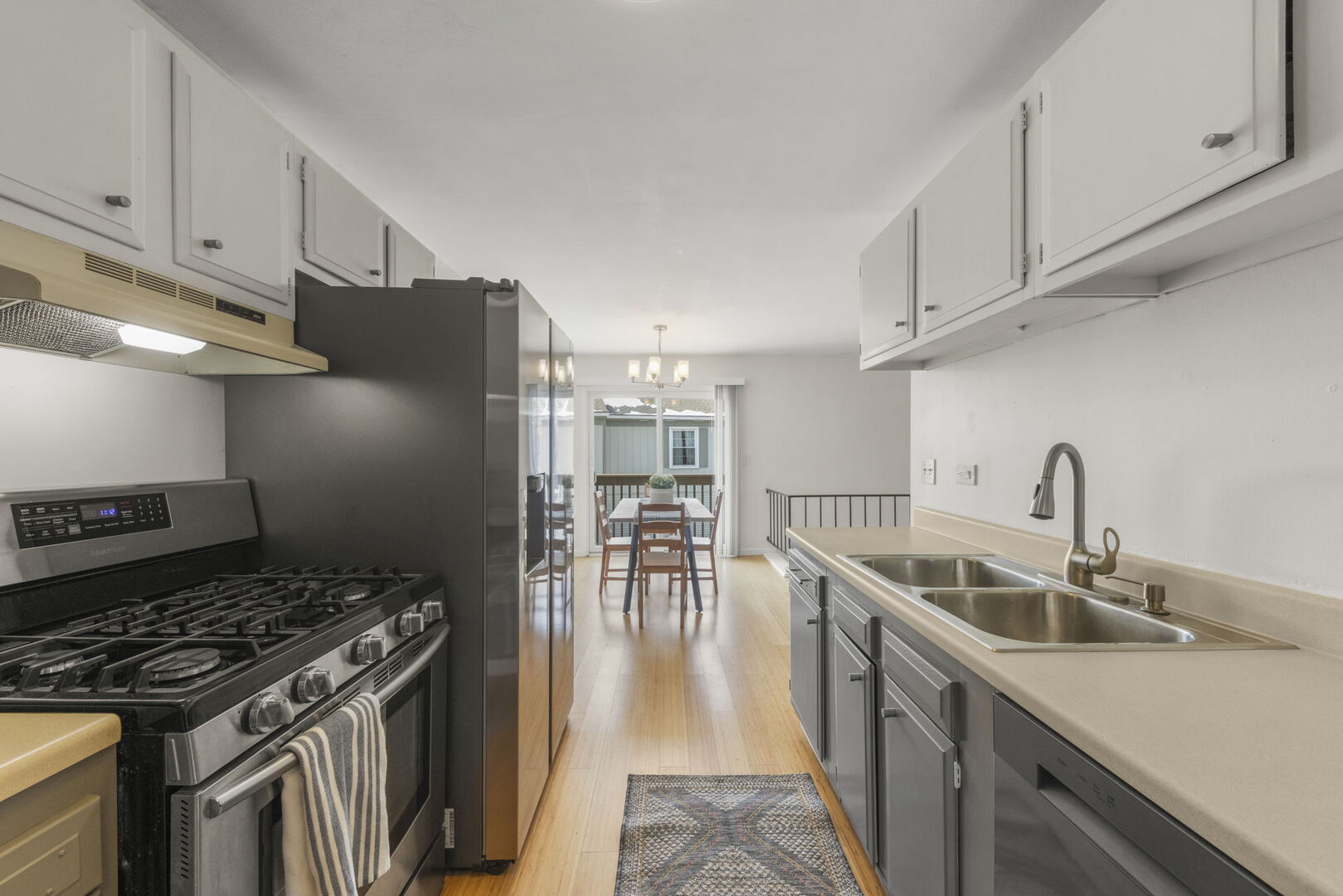 1230 Bunker Hill Court #A, Wheaton, IL 60189