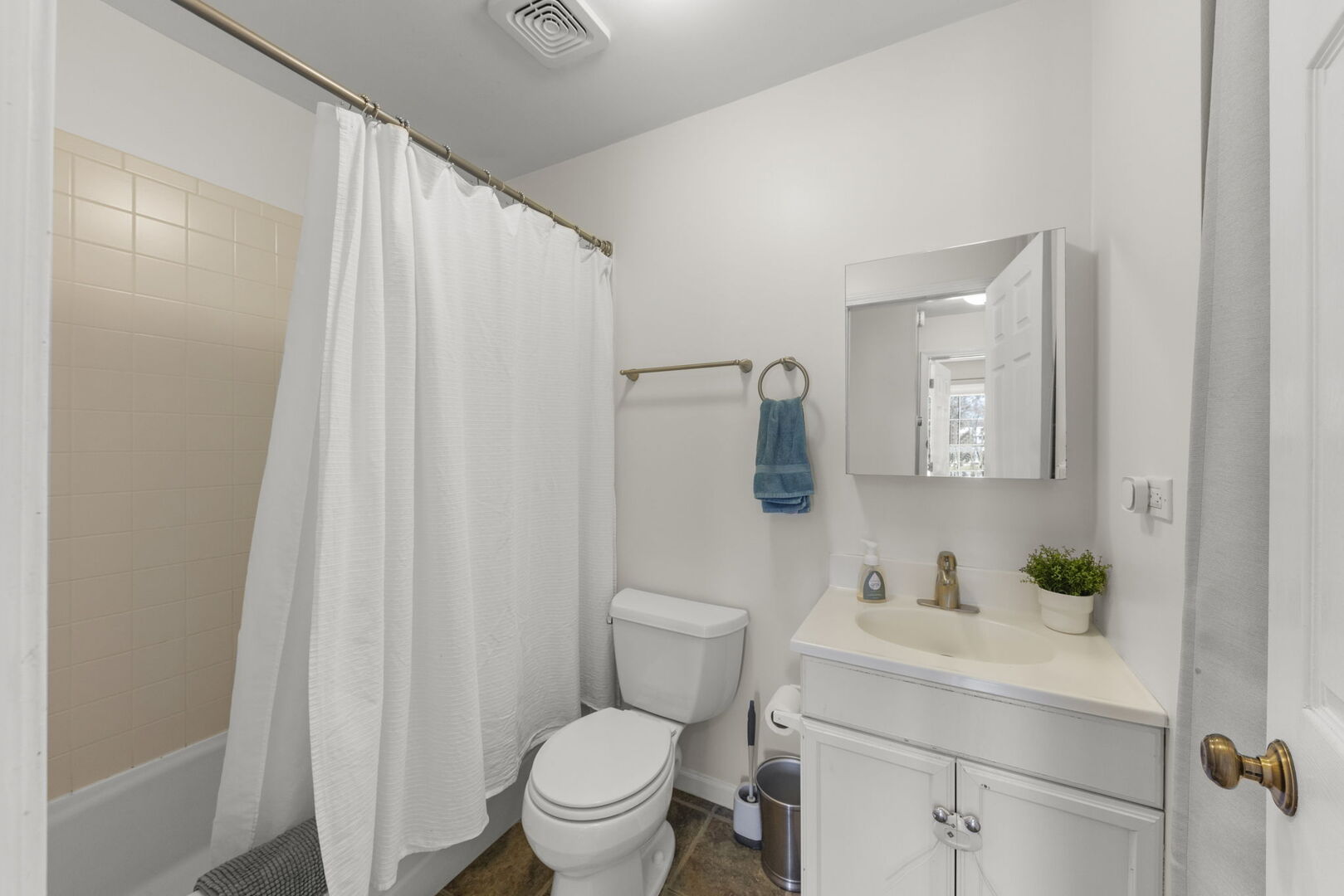 1230 Bunker Hill Court #A, Wheaton, IL 60189