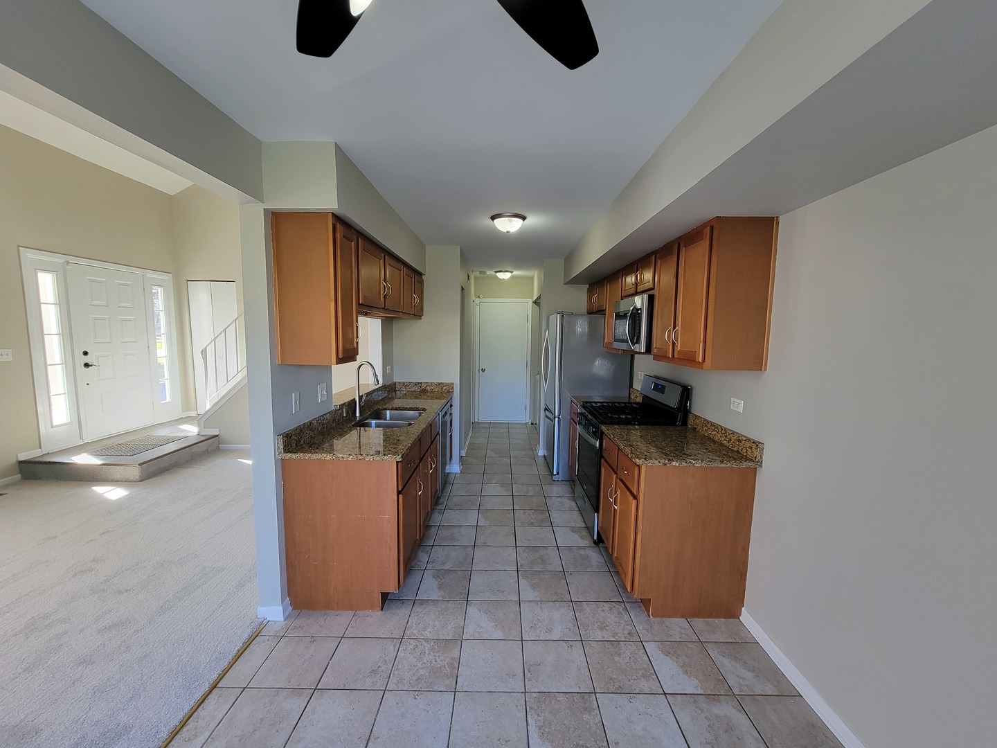 547 EAST Avenue, Streamwood, IL 60107