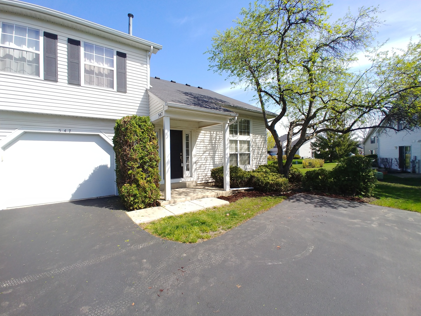 547 EAST Avenue, Streamwood, IL 60107