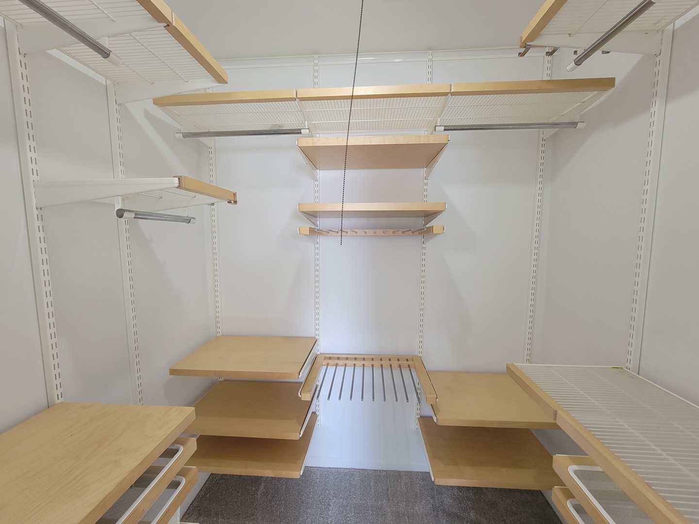 547 EAST Avenue, Streamwood, IL 60107